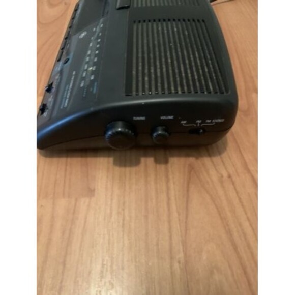 Vintage GE Clock AM/FM Radio Digital Dual Alarm Clock - Picture 8 of 11